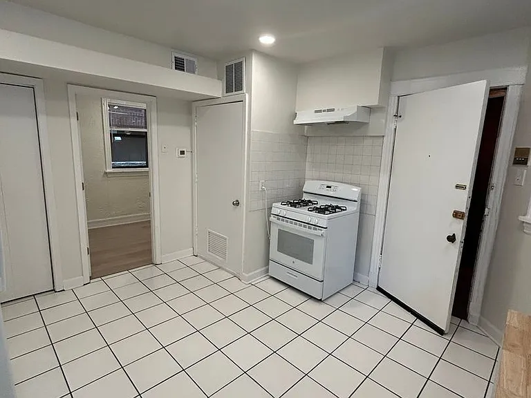 725 S Loomis St — Photo 10