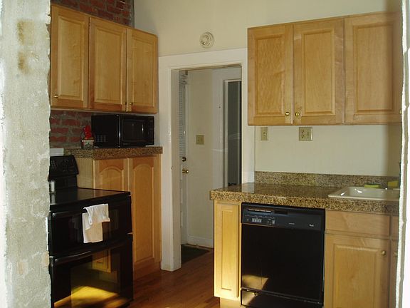 3rd image of 218 S Clarkson St