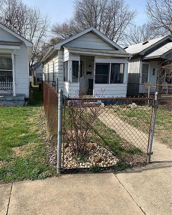 1st image of 904 Catalpa Dr