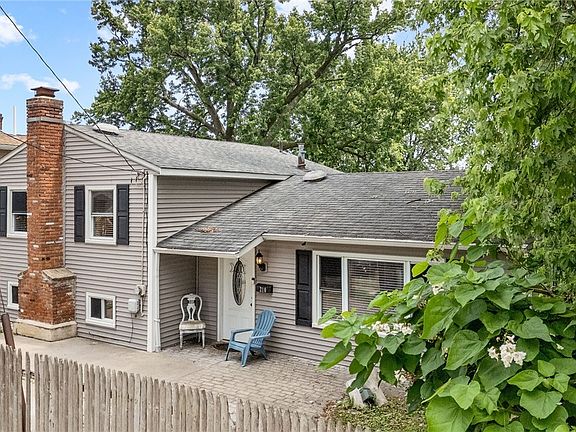 3rd image of 210 House Ct