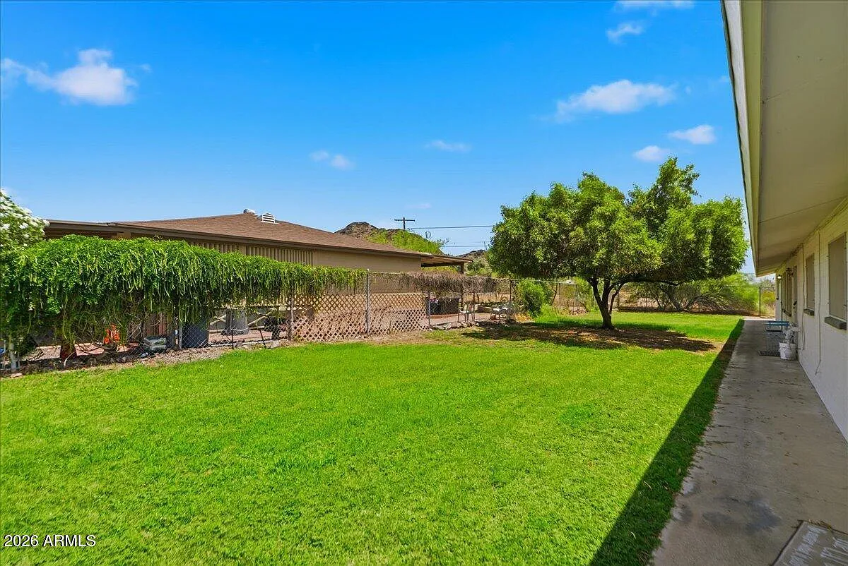 2 bed, 1.0 bath, 850 sqft, $1,175 — Photo 2