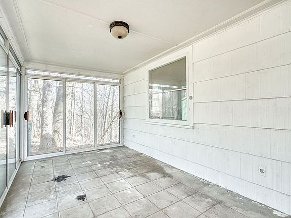 23rd image of 262 Commodore Pkwy