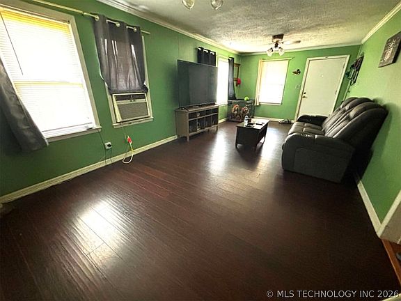 3rd image of 412 S 43rd Ave W