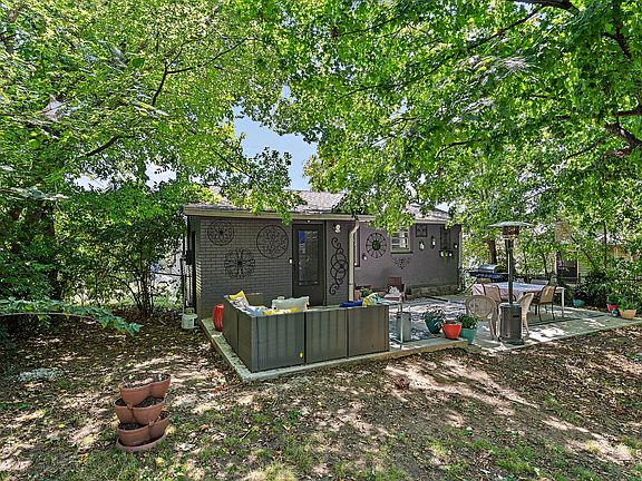 4th image of 608 S 11th St