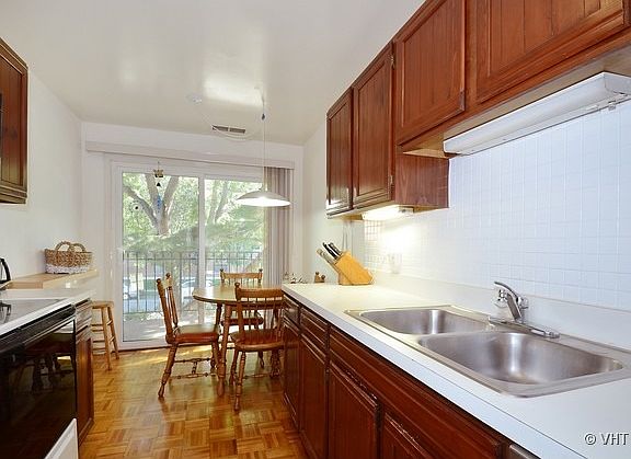4th image of 901 Hinman Ave