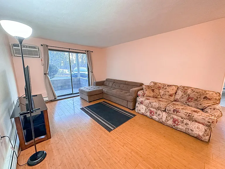 35 Andrew St #10 — Photo 3