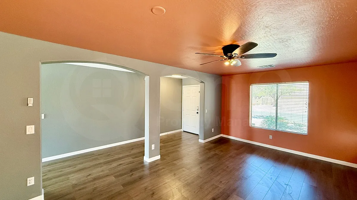 3 bed, 2.5 bath, 2059 sqft, $2,400 — Photo 4