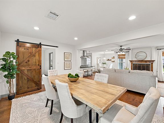 3rd image of 9506 Moorberry Ln