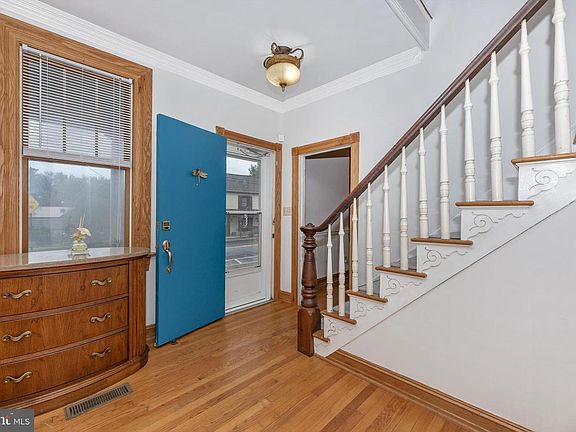 4th image of 501 Main St