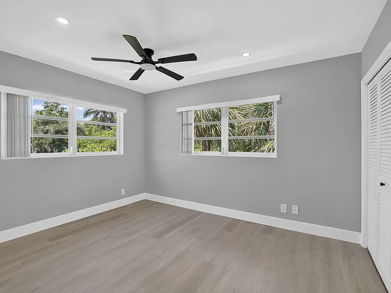 2755 NE 28th Ave #E2 — Photo 17