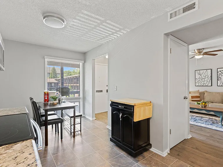 311 W Earle St #34B — Photo 17