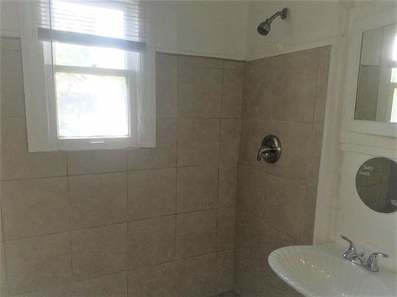 5th image of 513 E 20th St #1A-1A-1A