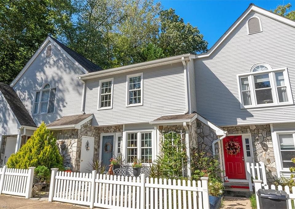 1st image of 4903 Abbotsford Mews