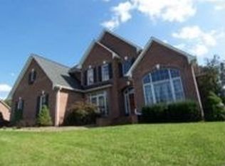 411 Woodridge Dr, Lenoir, NC 28645