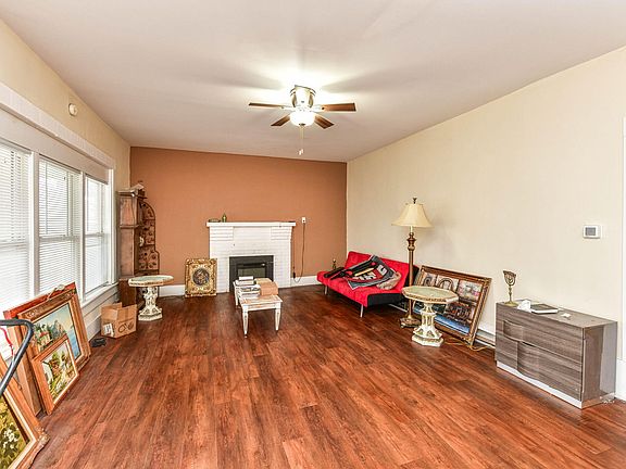 3rd image of 247 Hendricks Pl