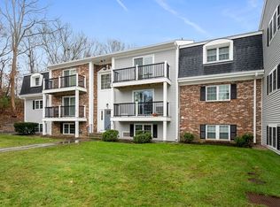 5 Chapel Hill Dr APT 1, Plymouth, MA 02360