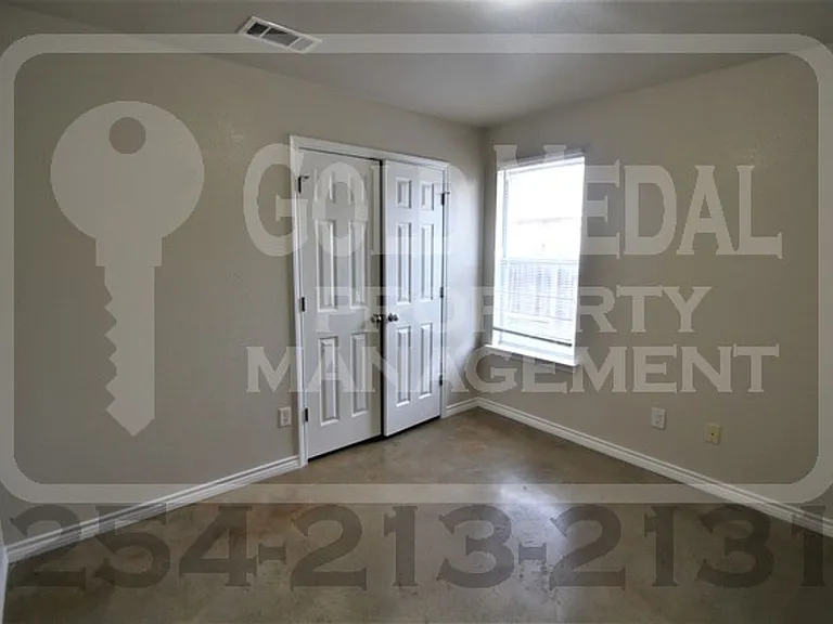 4003 Cambridge Dr — Photo 8