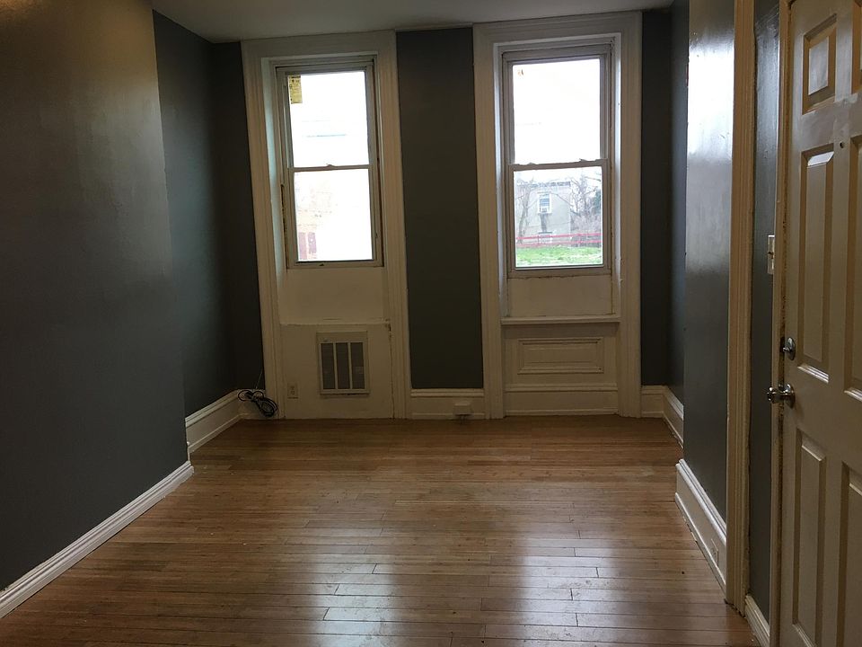 2nd image of 933 W Dauphin St #1F