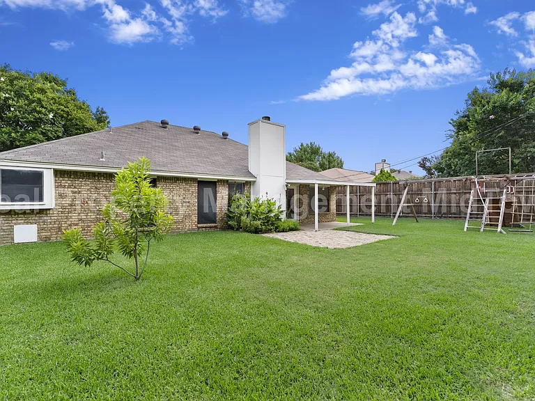 2132 Turf Club Dr — Photo 21