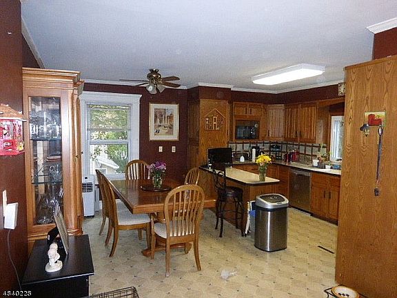 4th image of 11 Whitfield St #2