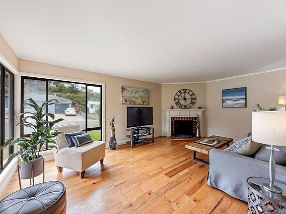 5th image of 1720 Sweetwood Dr