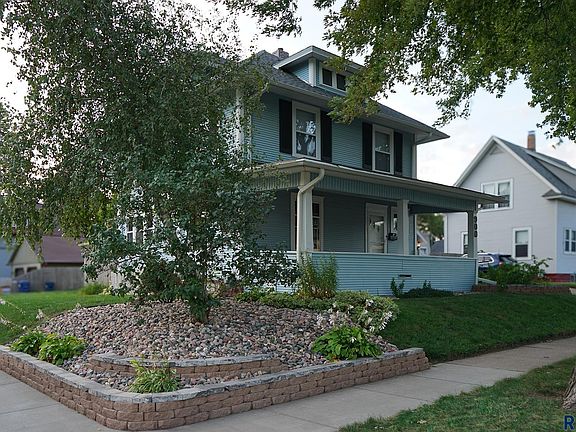 3rd image of 900 S Duluth Ave