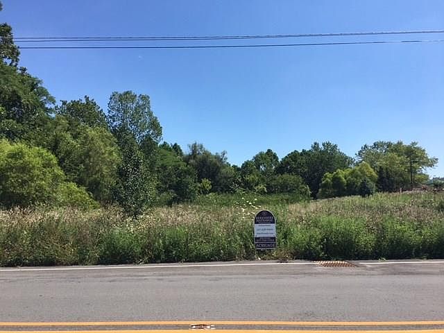 2nd image of 7669 Oaklandon Rd