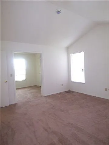 10819 Venice Cir — Photo 3