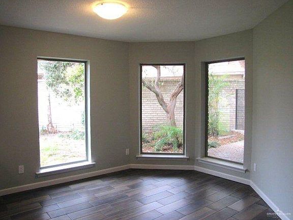 3rd image of 409 Bluebird Ave