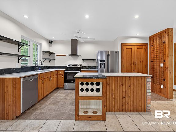 3rd image of 11842 Island Dr