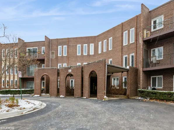1500 Sandstone Dr APT 210, Wheeling, IL 60090