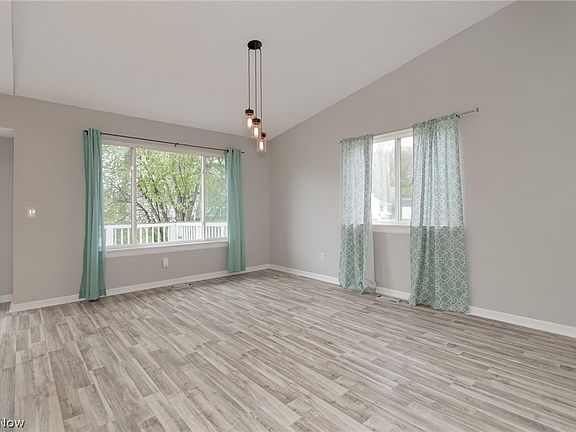 5th image of 842 Doris Cir