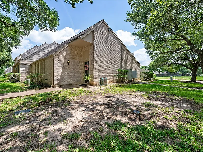 6602 Montauk Dr — Photo 4