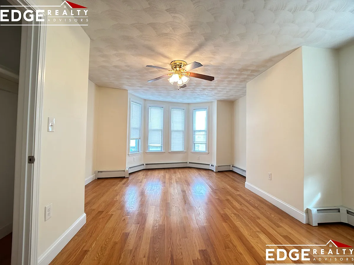 Building Photo - 1092-1098 Cambridge St #1094