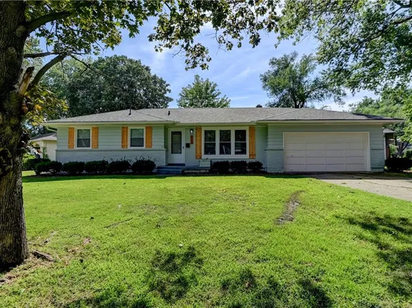 512 NW Lakeview Rd, Blue Springs, MO 64014