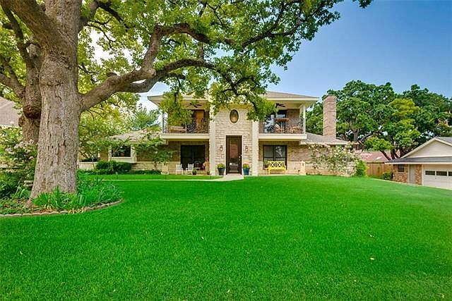 1st image of 207 Oakmont Dr