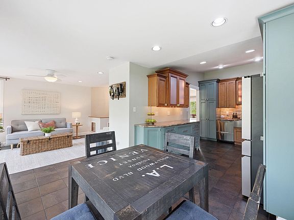 4th image of 9825 Betteker Ln