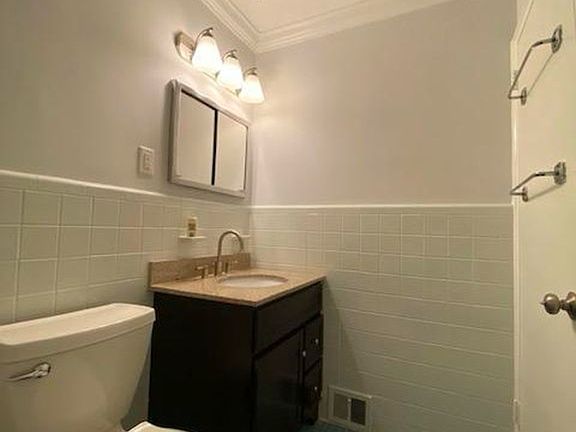 2nd image of 3804 Conshohocken Ave Floor 1