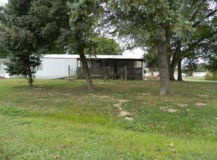 404 N Maple St, Wayne City, IL 62895