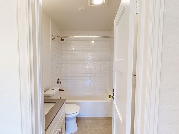 5th image of 950 Franklin St APT 22