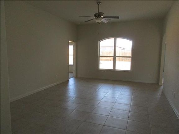 5th image of 1616 Persimmon Dr