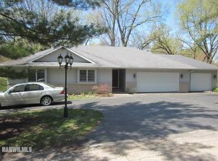 1402 W Woodside Dr, Freeport, IL 61032