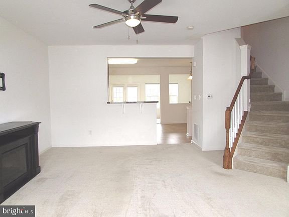 3rd image of 516 Boxwood Ln #516