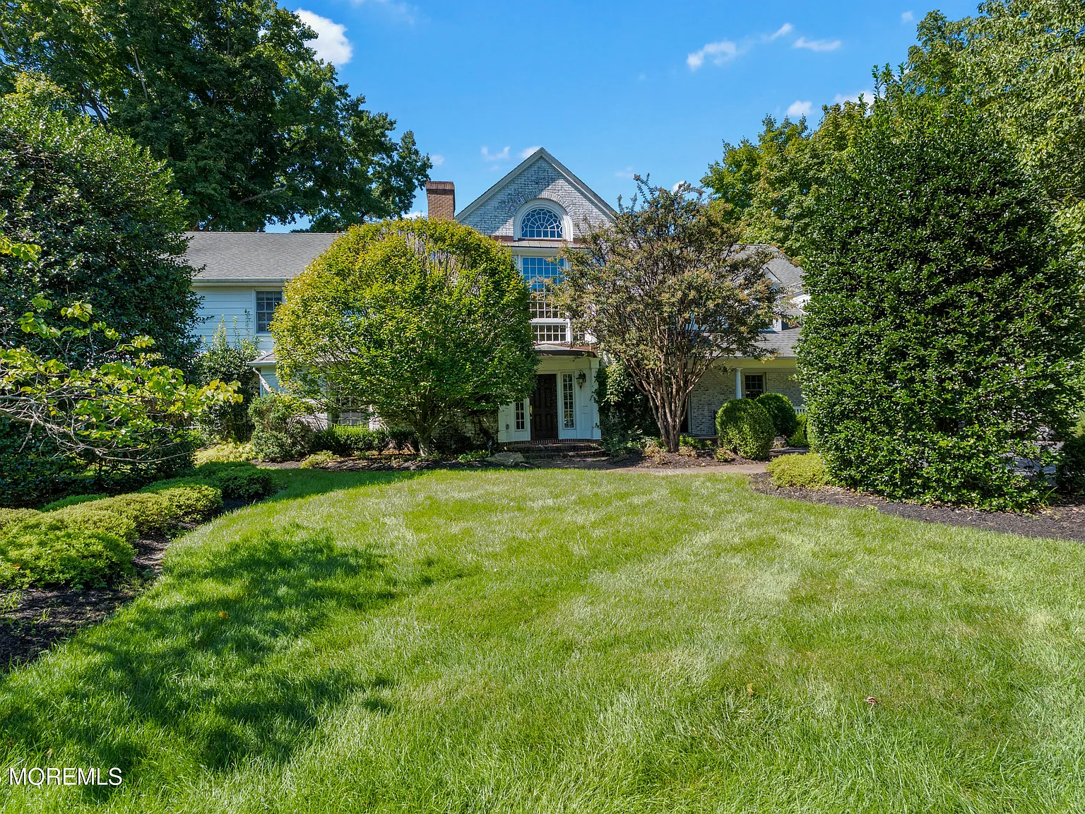 5 bed, 4.5 bath, 6917 sqft, $15,000 — Photo 1