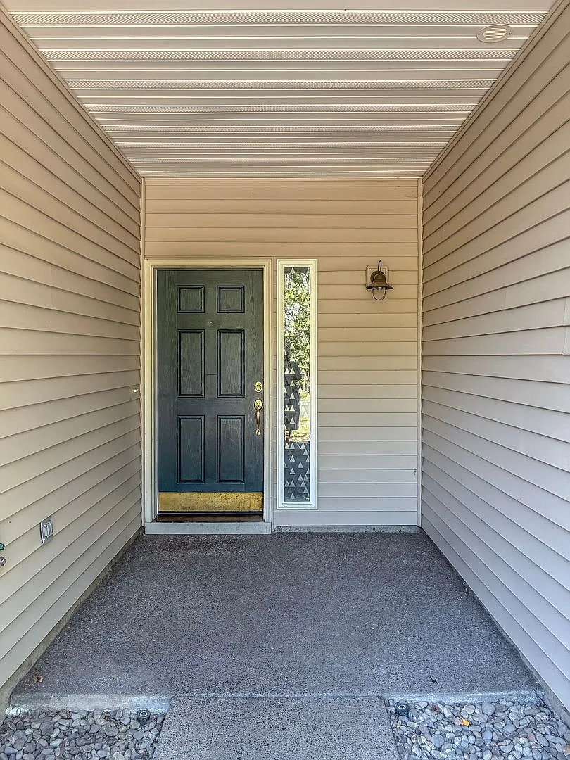 Sherwood Townhome- 3 Bedroom 2.5 Bath Available Now ! — Photo 2