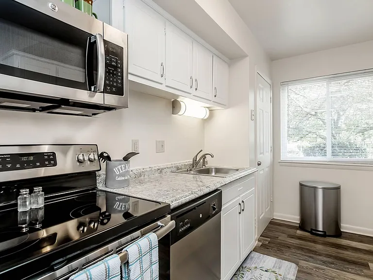 Windsor Hills Apartments — Photo 25