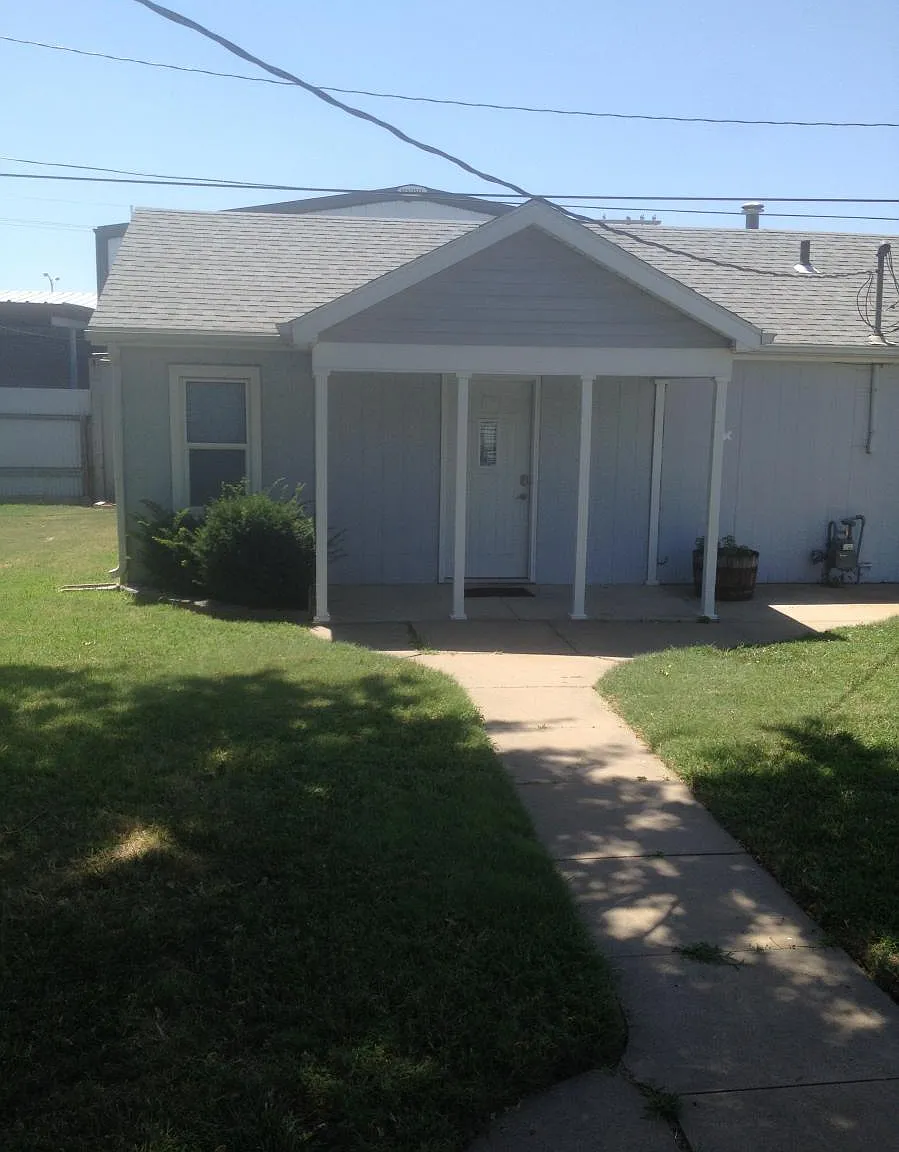 315 Woodlawn Ave — Photo 2