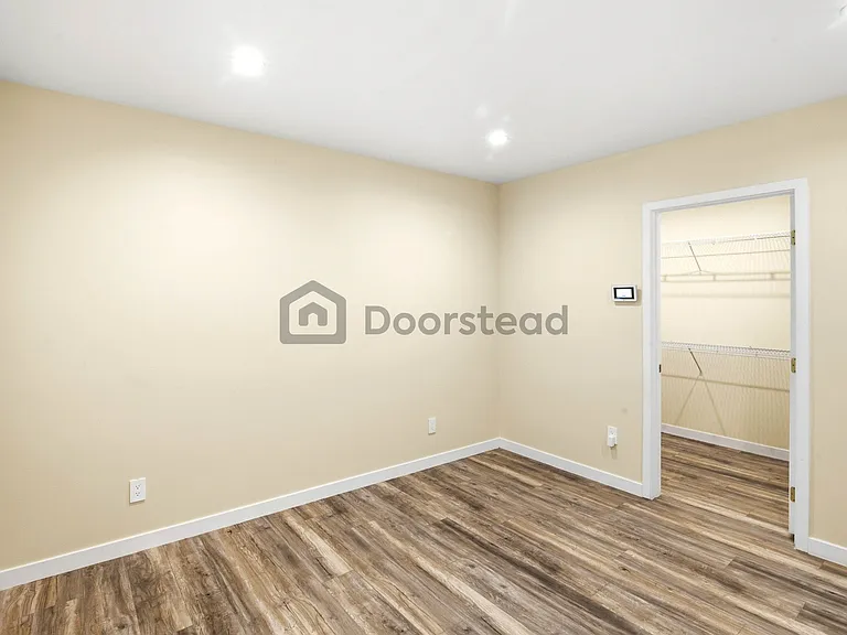 7414 Lasaine Ave — Photo 24