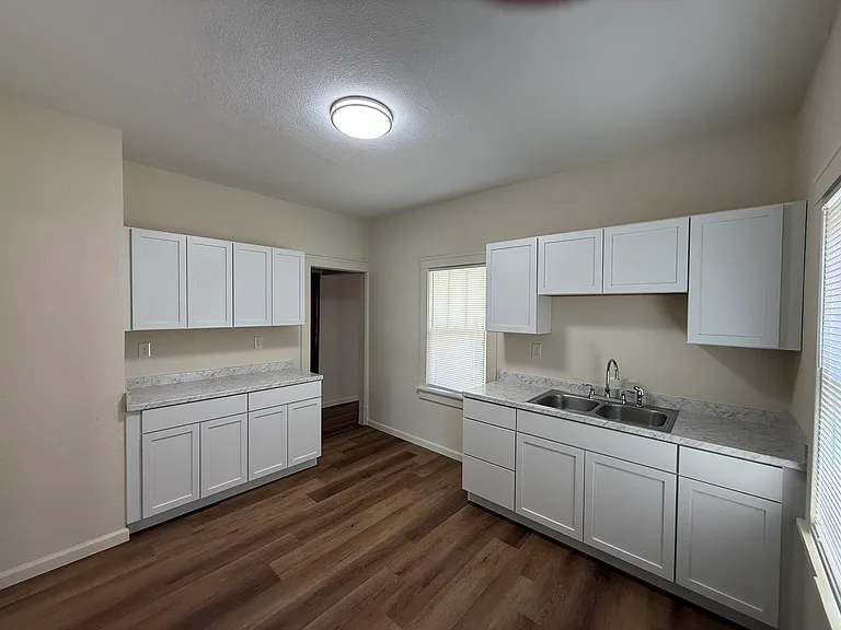 609 E Arcadia Ave — Photo 9