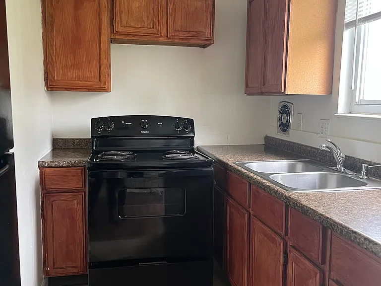 1579 Meredith Dr #8 — Photo 3